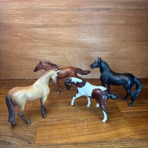 BREYER #5500 STABLEMATE SET SADDLE CLUB 2008-2011 Retired